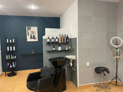 Salon fryzjerski - Fryzjer bez Ograniczeń: Strzyżenie, koloryzacja, keratynowe prostowanie